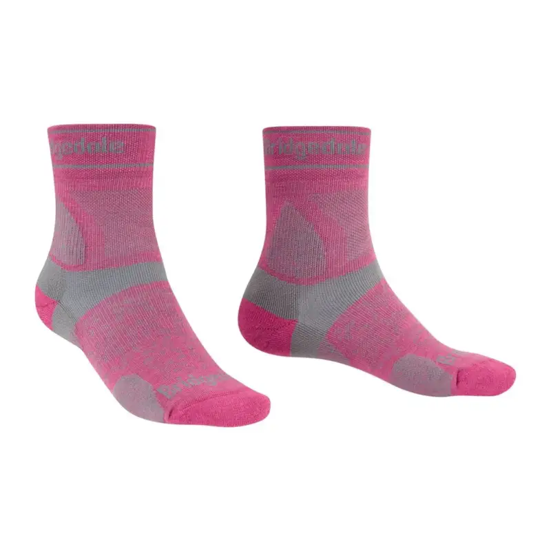 Zniżka Skarpety damskie Bridgedale Trail Run Ultralight T2 Merino Sport ¾ Crew - Pink